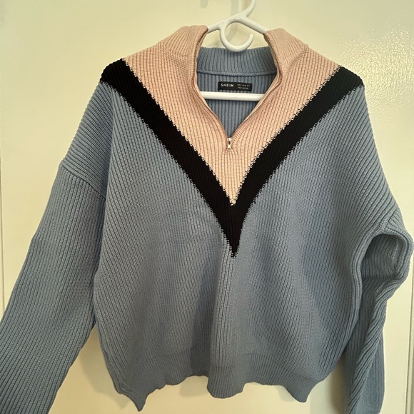 🩵SHEIN V-Neck Colorblock Hoodie - Blue, Pink, Black - Picture 4 of 7